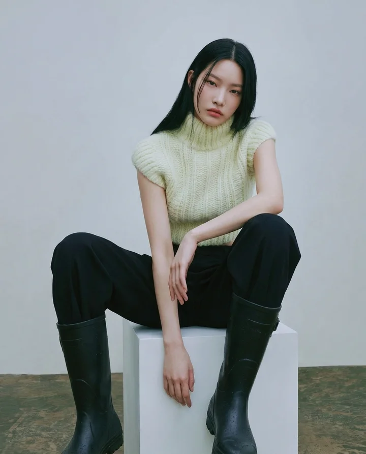 uriiiii_high-end_fashion_editorial_quiet_luxury_modern_minima_73e08100-8d0a-491d-8d5e-197b6d1b4044_0