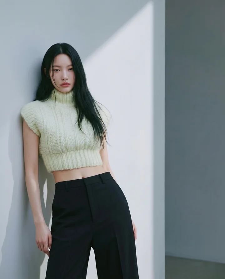 u9817380600123_Cute_korean_woman_with_black_hair_in_a_ponytai_7a38c696-6834-48f7-b922-3911b72fc0b3_0