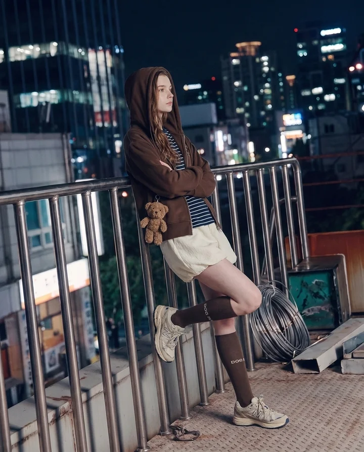 MUSINSA-lookbook 뉴발란스 아티스트 아이유의 가을 모멘트 뉴발란스와 함께한 아이유의 헤리티지&amp;컬러 블록 스타일링.