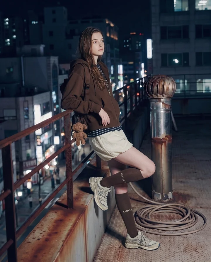 MUSINSA-lookbook 뉴발란스 아티스트 아이유의 가을 모멘트 뉴발란스와 함께한 아이유의 헤리티지&amp;컬러 블록 스타일링. 3