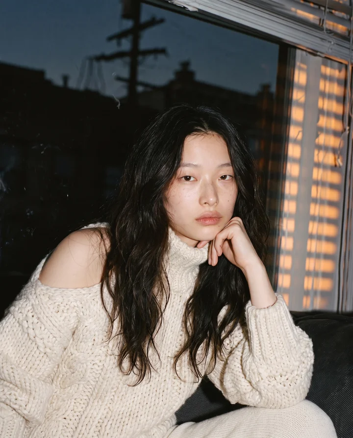 A_28-year-old_Asian_woman_with_wavy_medium-length_dark_brown__4be8bd79-437e-42d3-8e5d-608df25a0eba_1