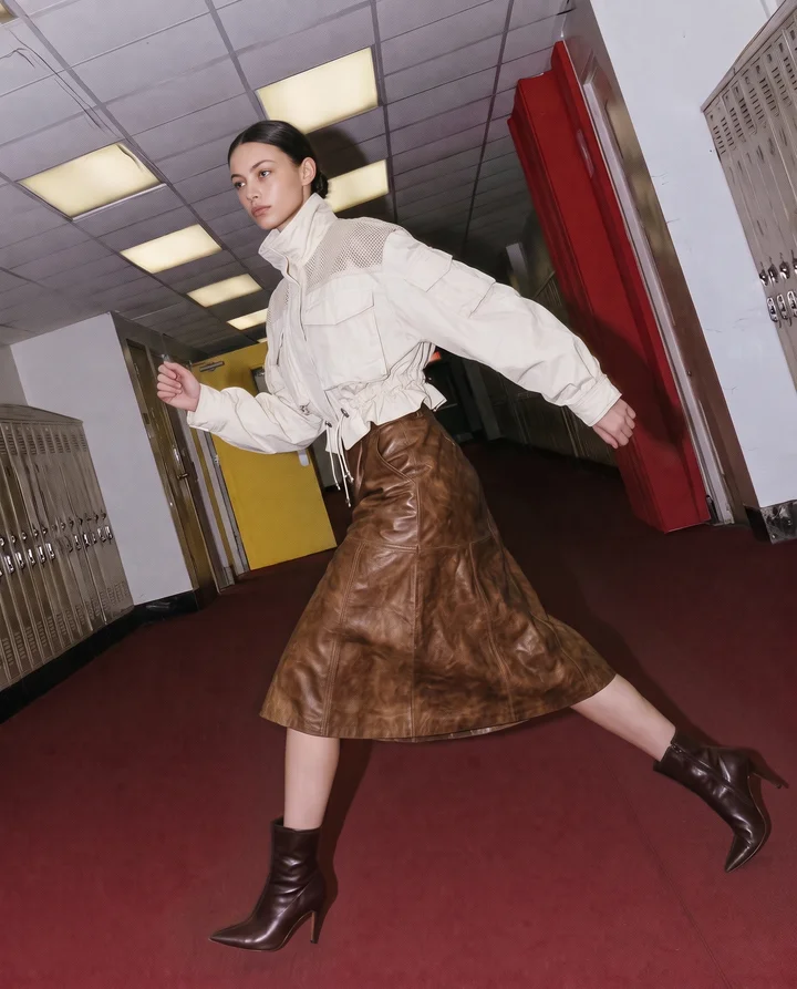 a_high-fashion_model_striding_down_a_school_hallway_like_a_ru_48b5650b-8dcc-4ba0-95b5-bd33623014e4_3